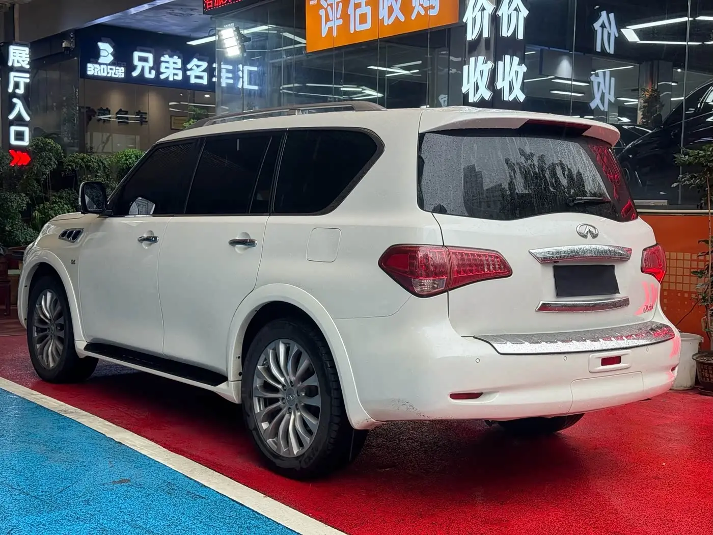Infiniti QX80 2018 — ფოტო 4/17