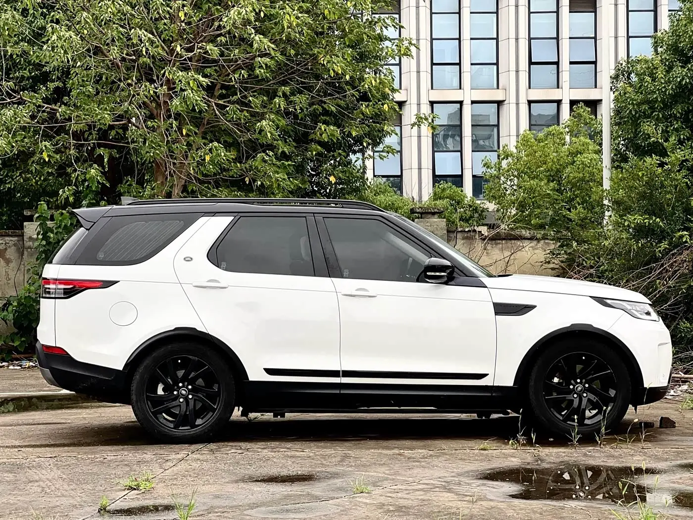 Land Rover Discovery 2019 — Photo 3/18
