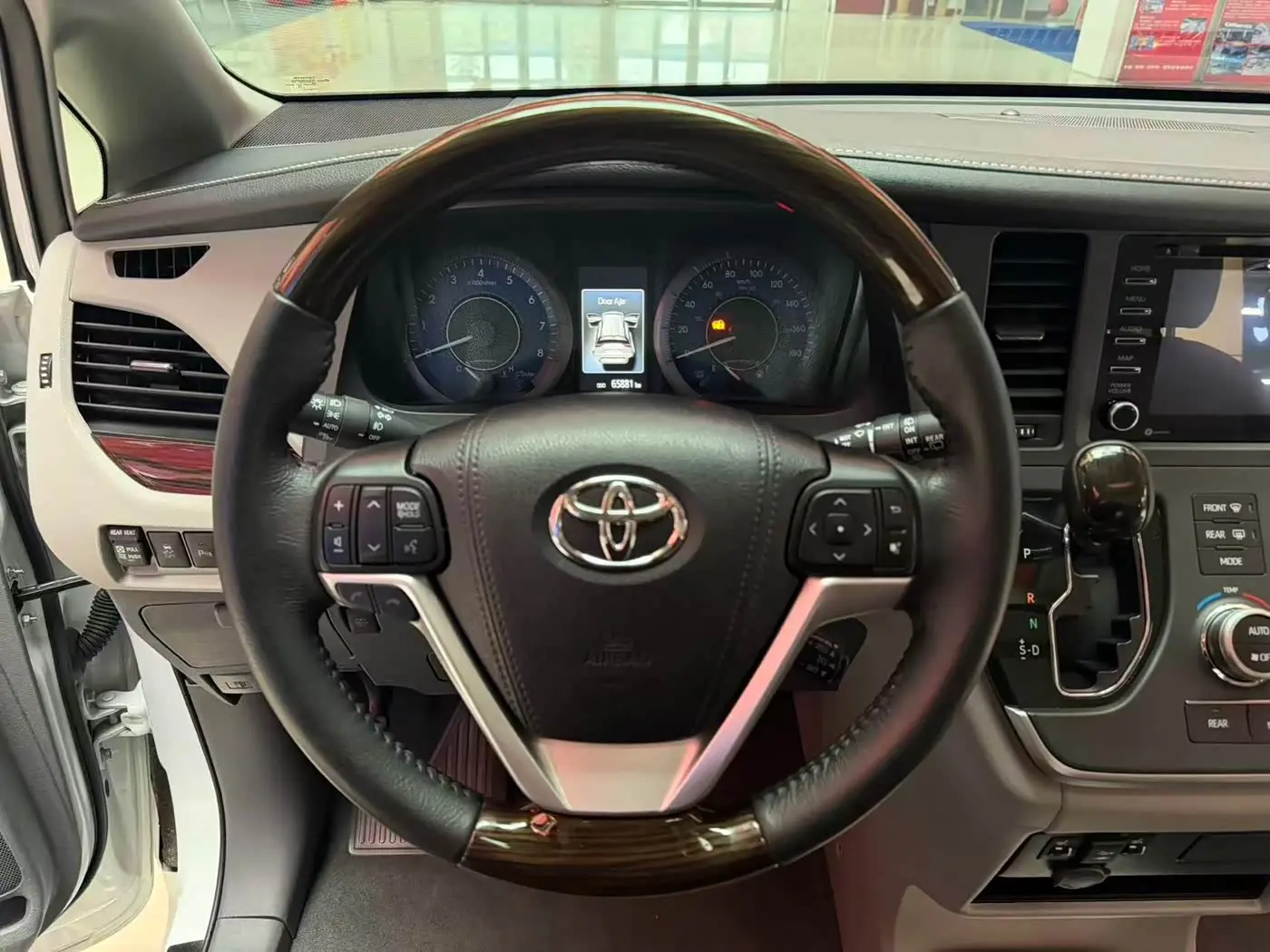Toyota Sienna 2020 — Şəkil 15/18