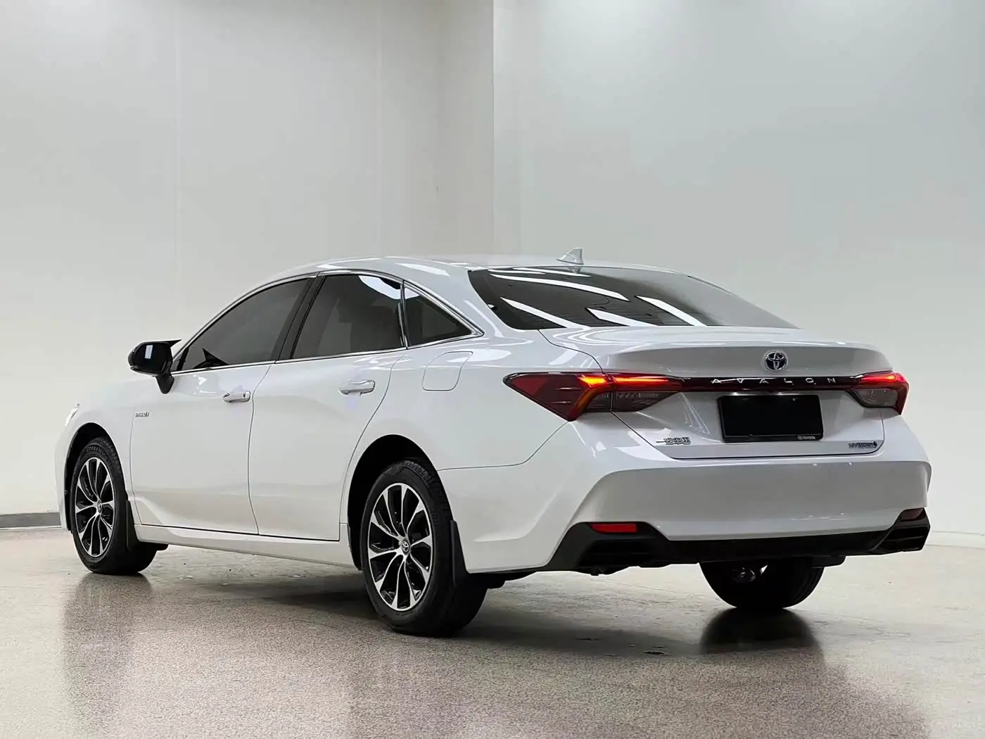 Toyota Avalon 2023 — Фото 6/20