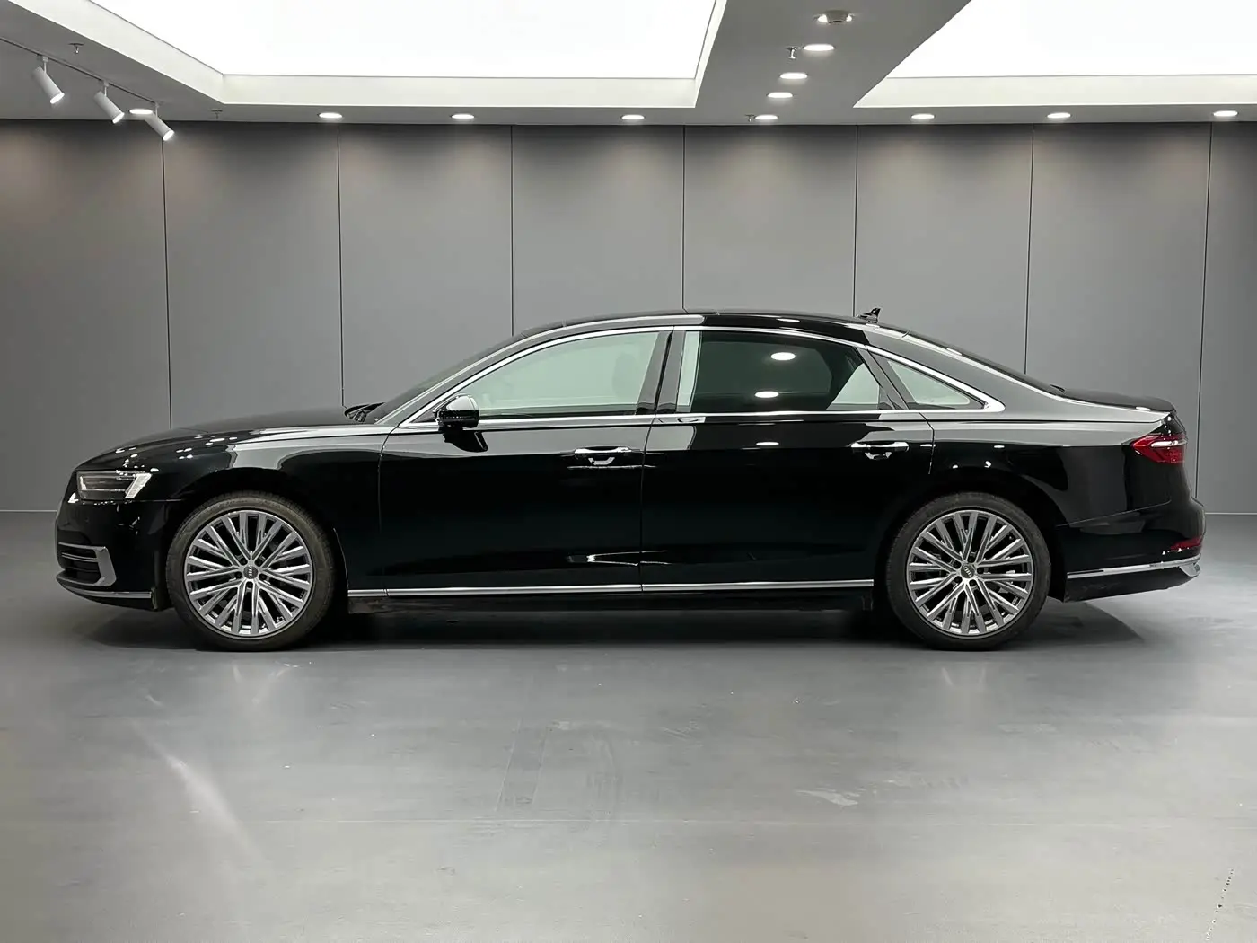 Audi A8 2022 — Photo 7/20