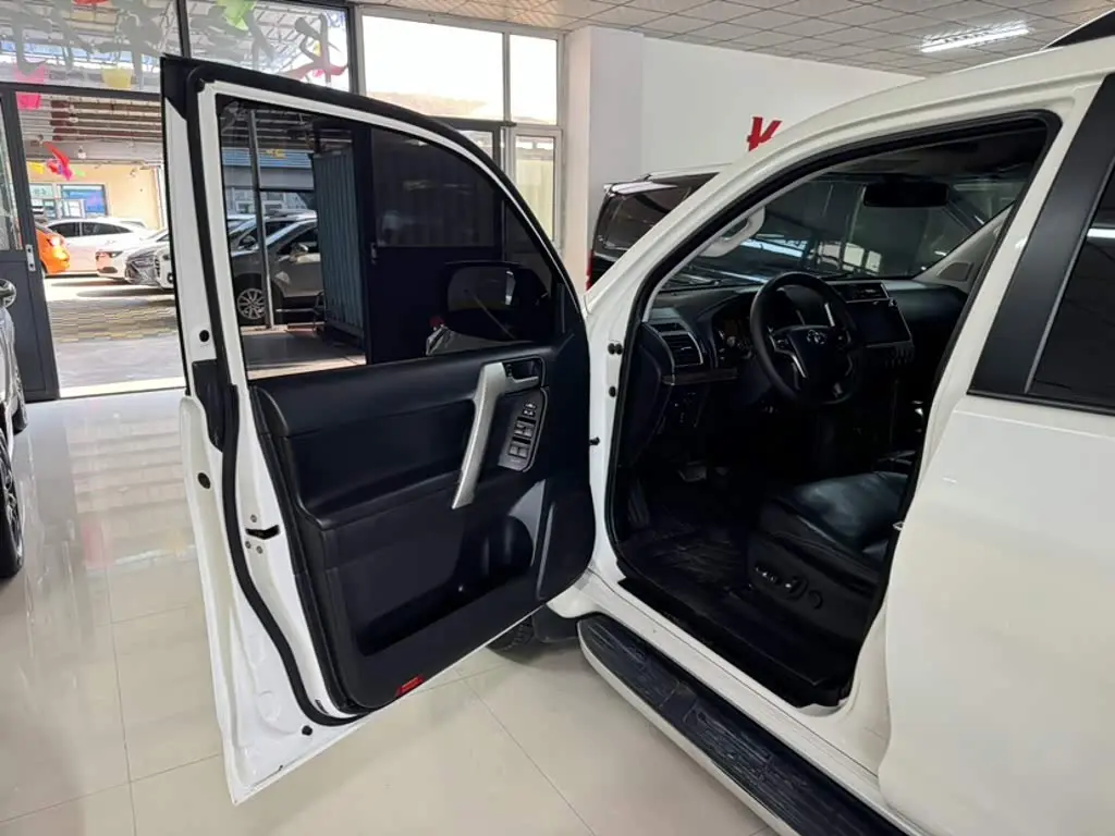 Toyota Prado 2020 — Photo 8/20