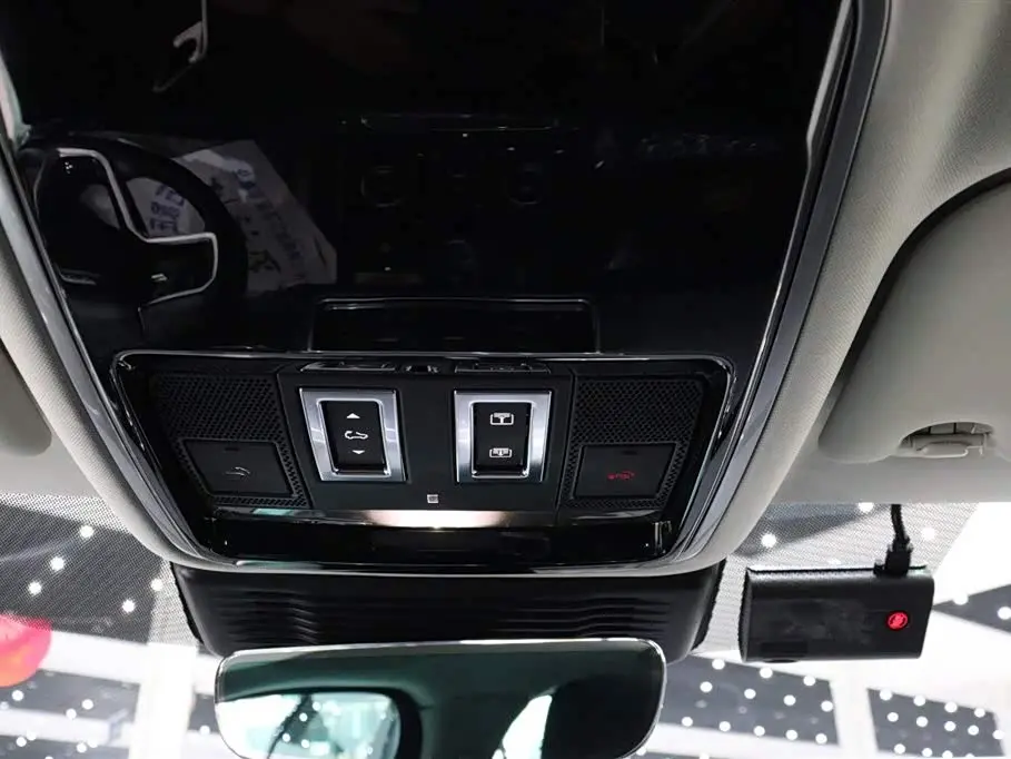 Land Rover Range Rover Velar 2023 — Photo 12/20