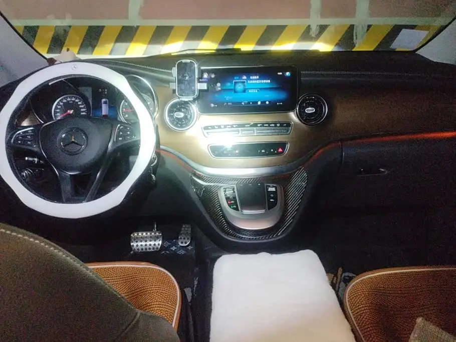 Mercedes-Benz V-Class 2021 — Photo 12/16