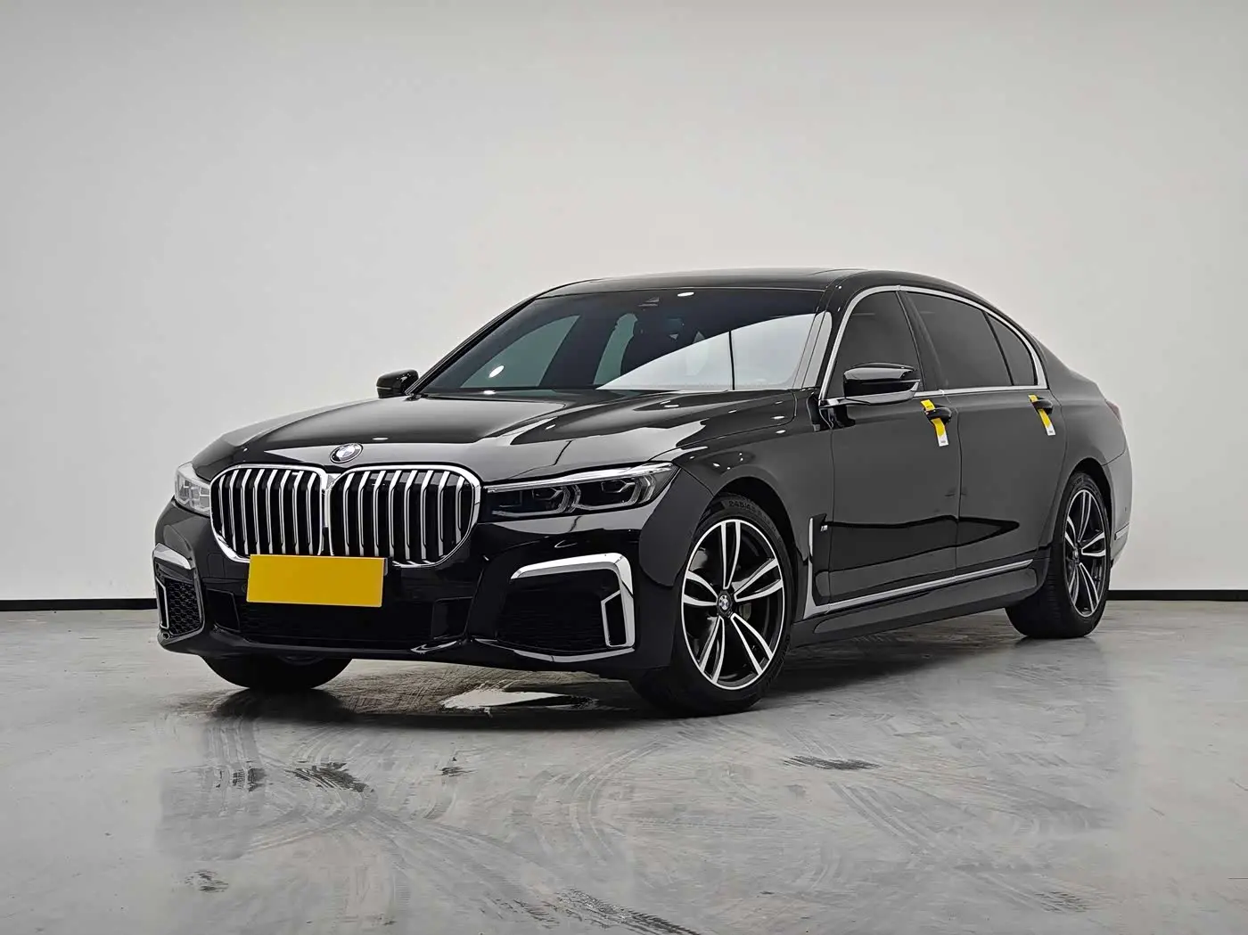 BMW 7 Series 2023 — Фото 1/19