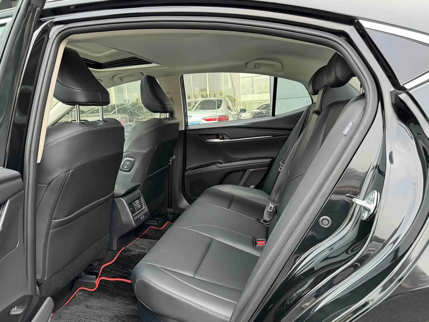 Toyota Camry 2025 — Фото 6/9