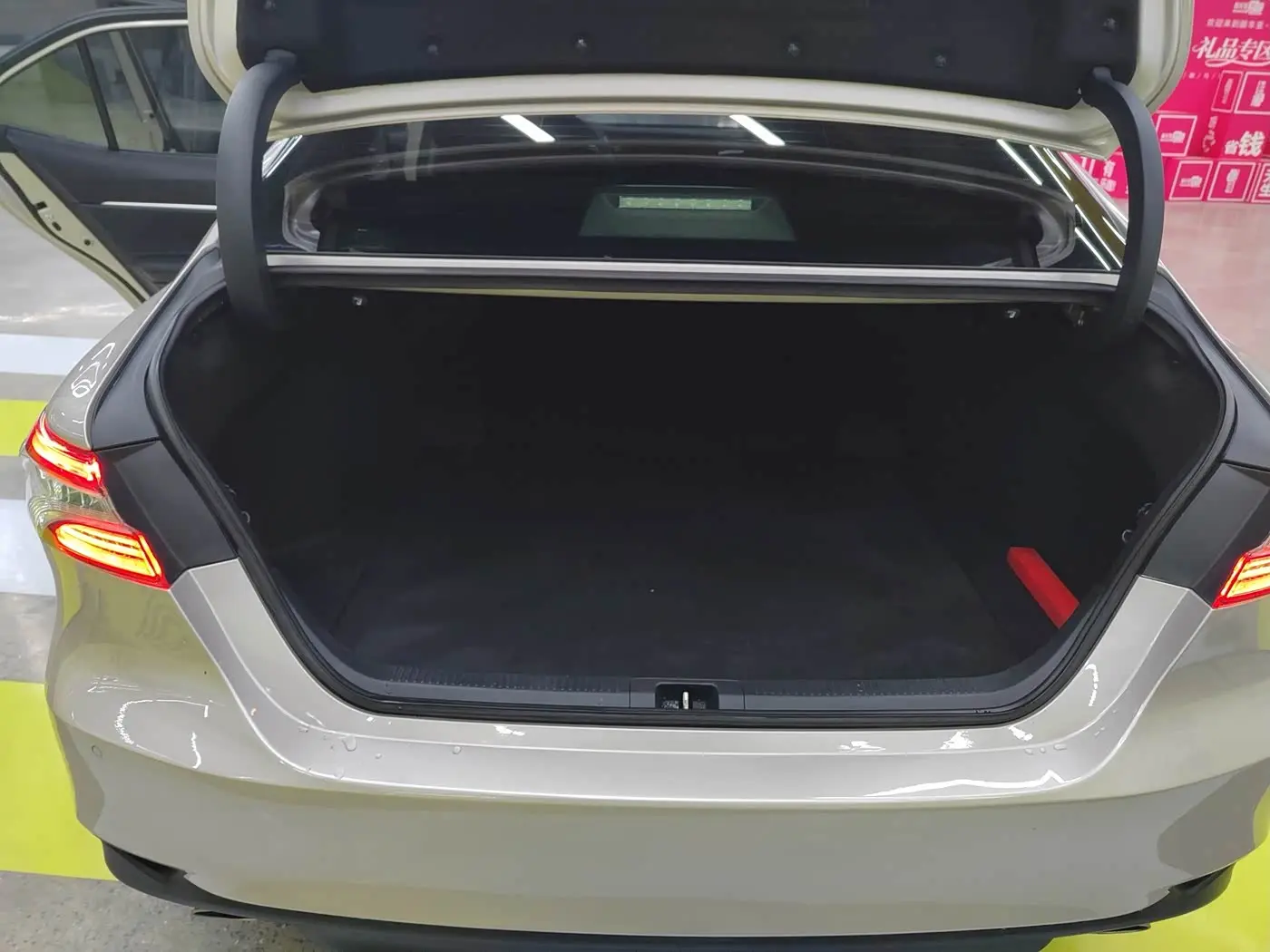 Toyota Camry 2020 — Şəkil 10/18