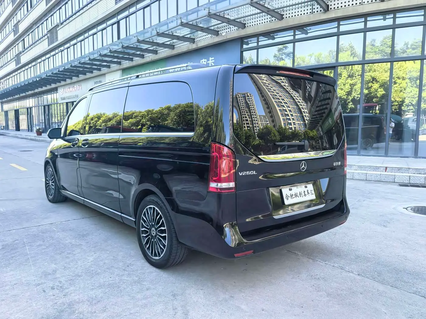 Mercedes-Benz V-Class 2019 — Фото 8/20