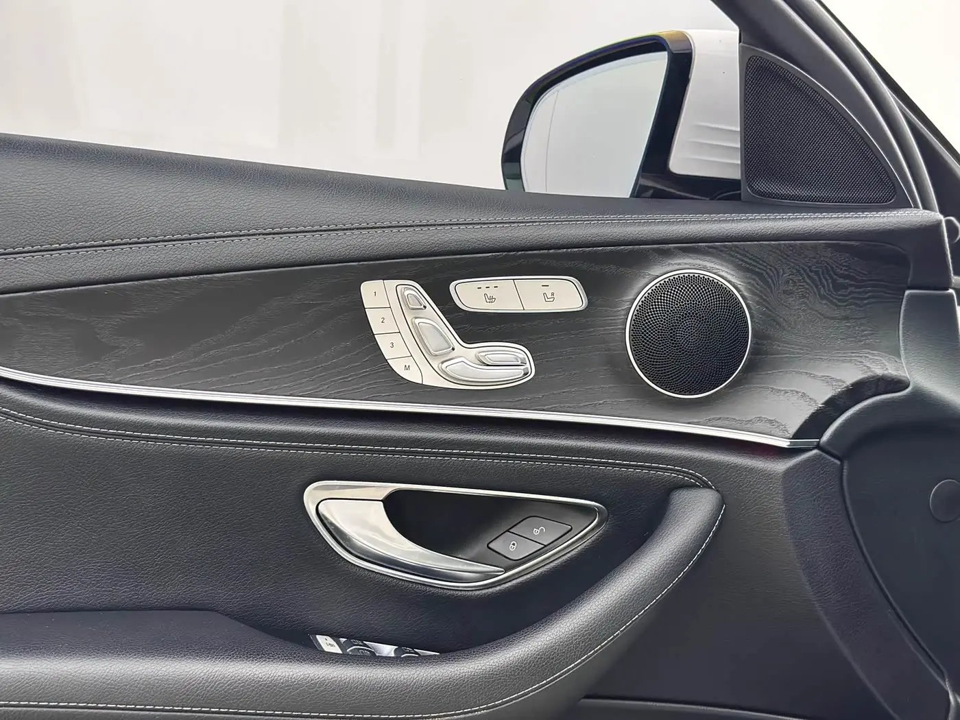 Mercedes-Benz E-Class 2017 — Фото 11/16