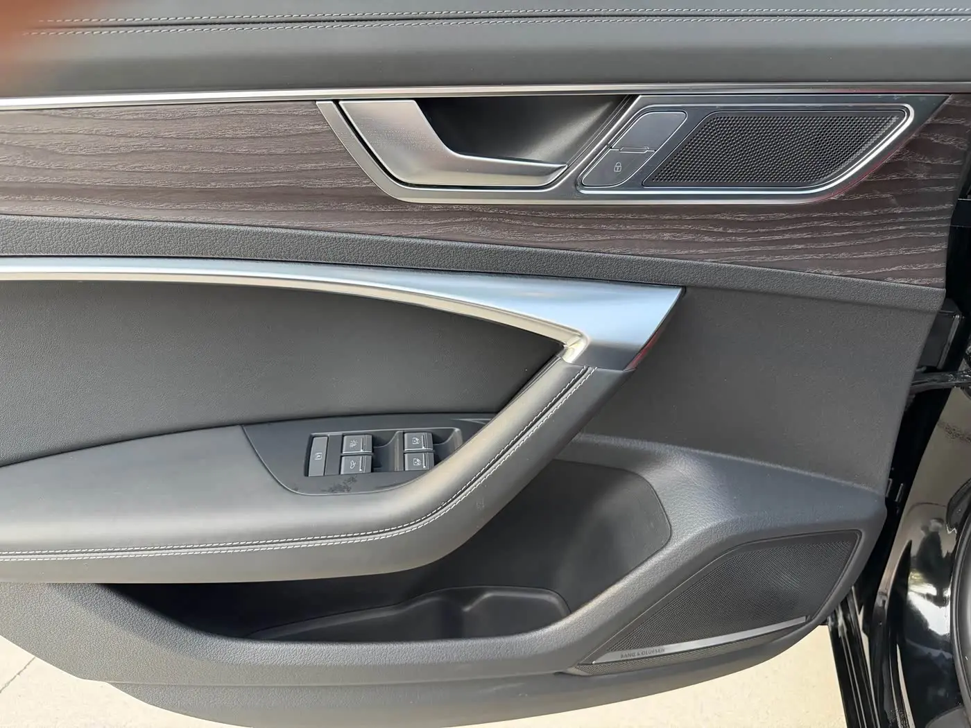Audi A6L 2023 — Photo 10/17