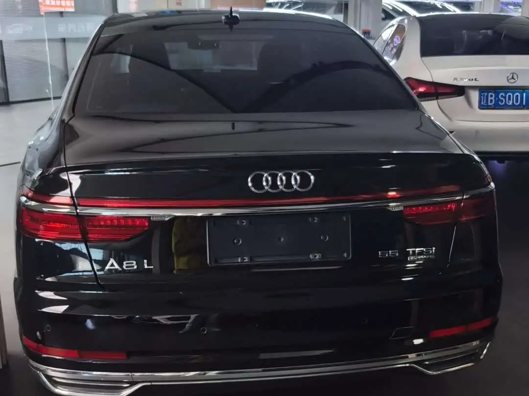 Audi A8 2018 — Photo 16/17