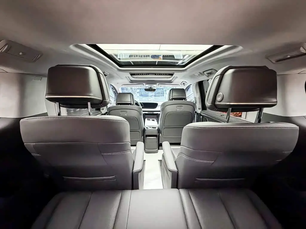 Buick GL8 2025 — Photo 16/17