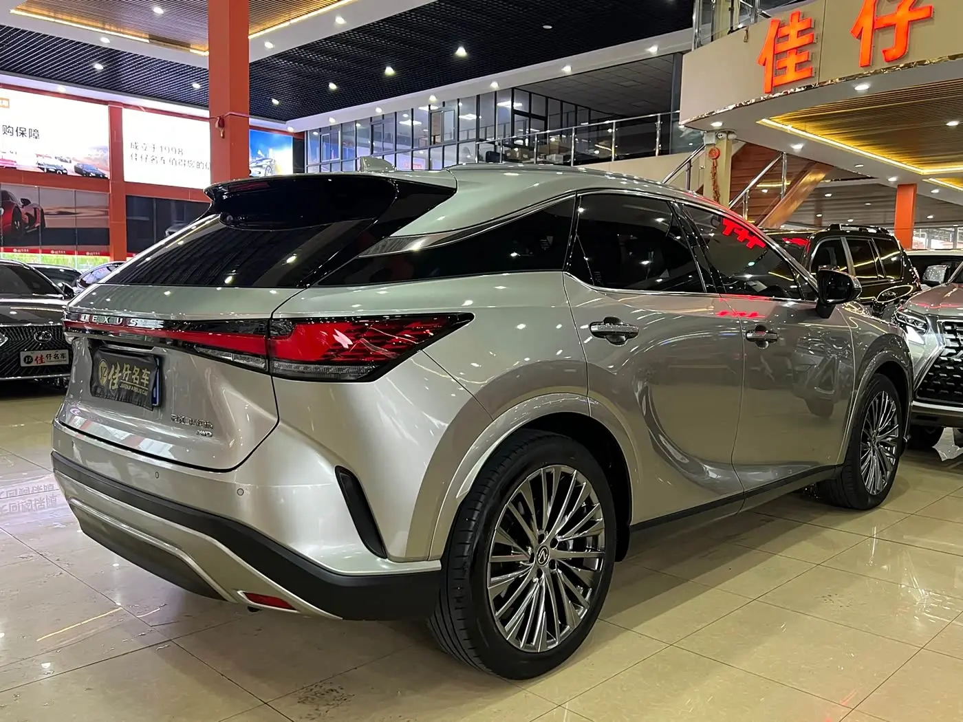 Lexus RX 2023 — Фото 5/15