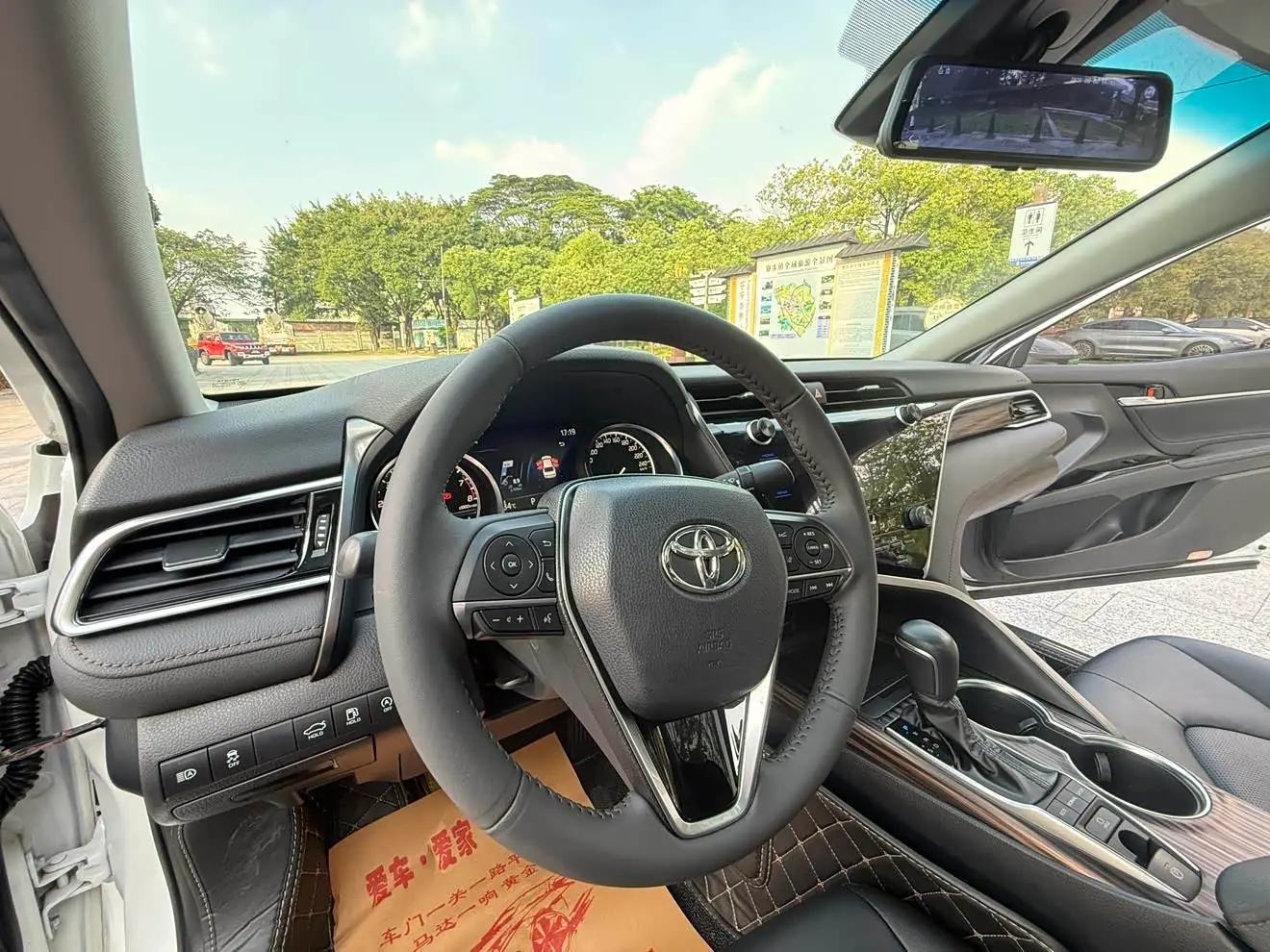 Toyota Camry 2020 — Фото 8/17