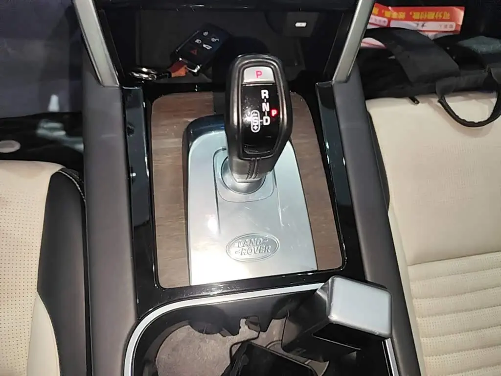 Land Rover Discovery Sport 2021 — Фото 14/20