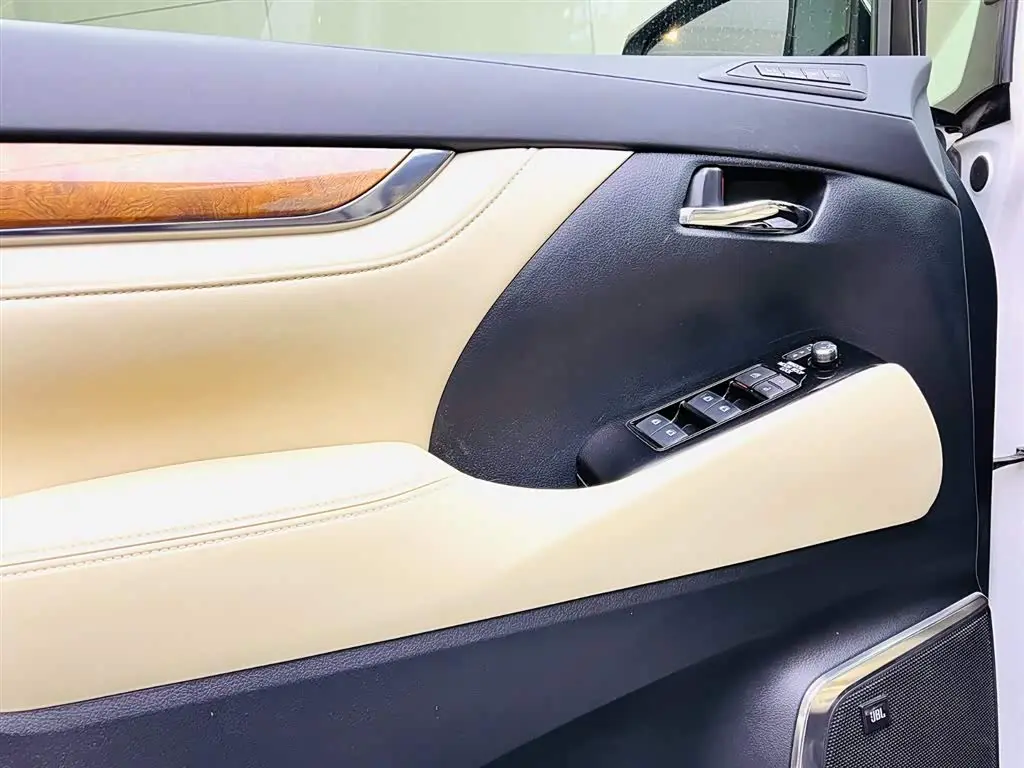 Toyota Alphard 2017 — Photo 11/17