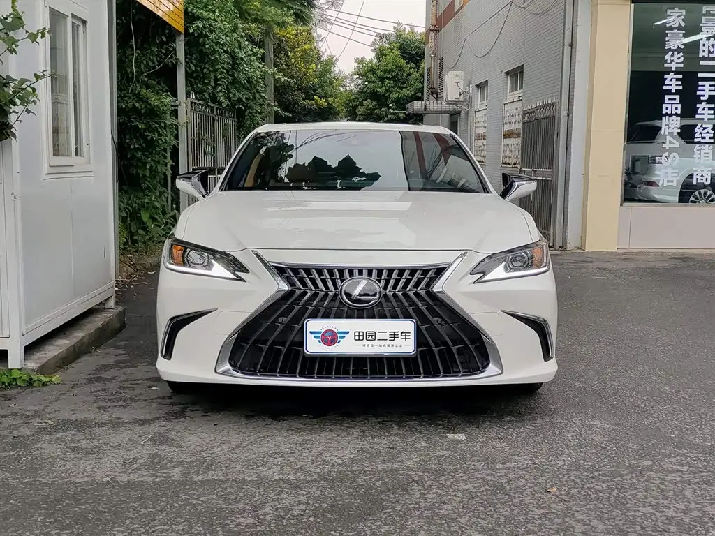 Lexus ES 2022 — Photo 3/12