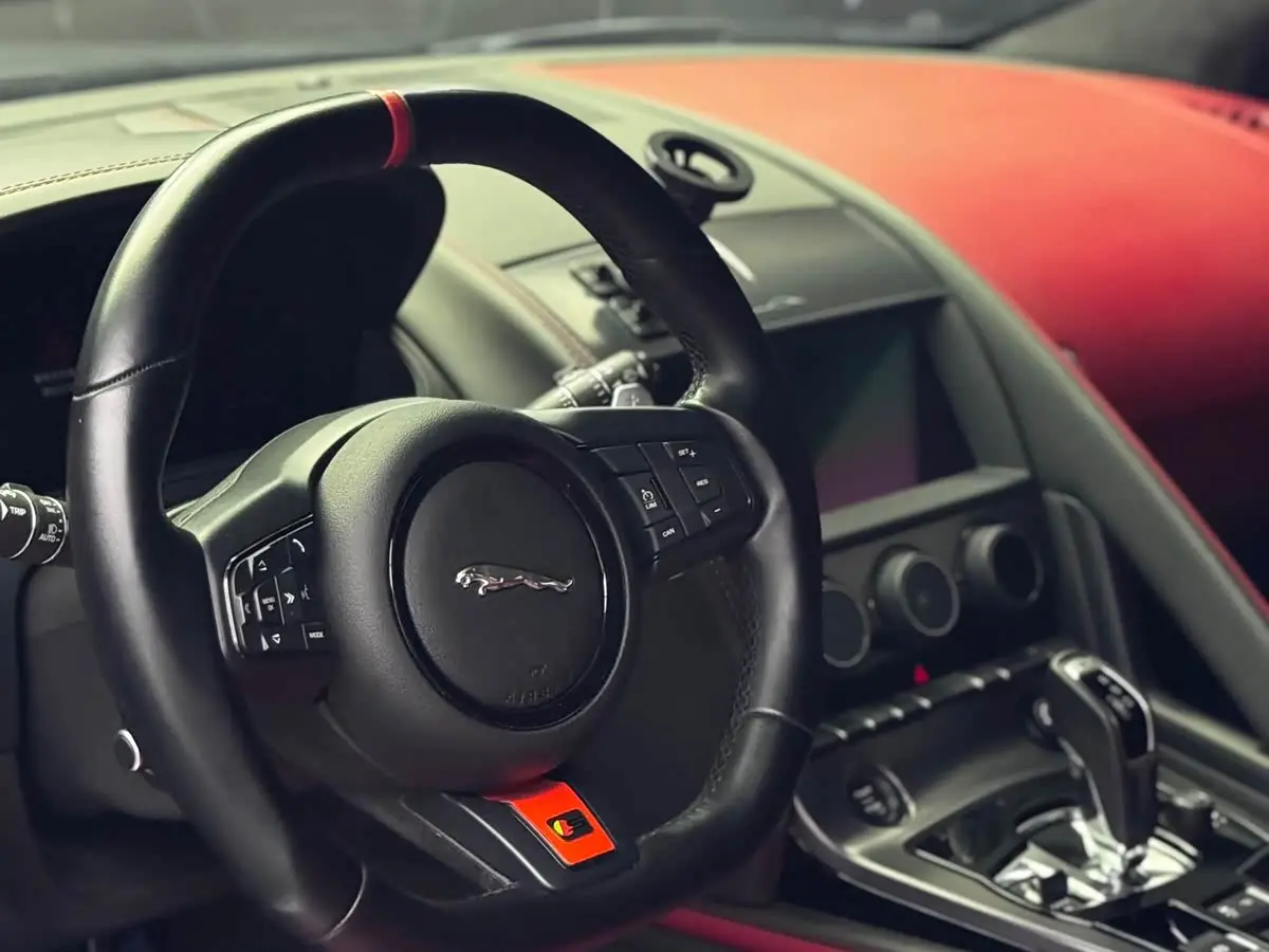 Jaguar F-TYPE 2024 — Photo 10/20