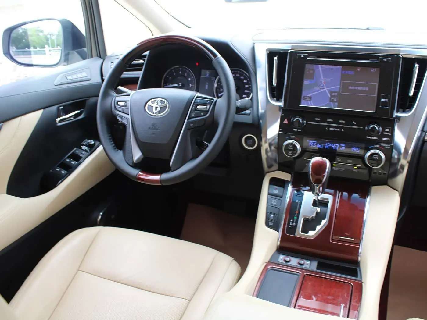 Toyota Alphard 2016 — Фото 17/20