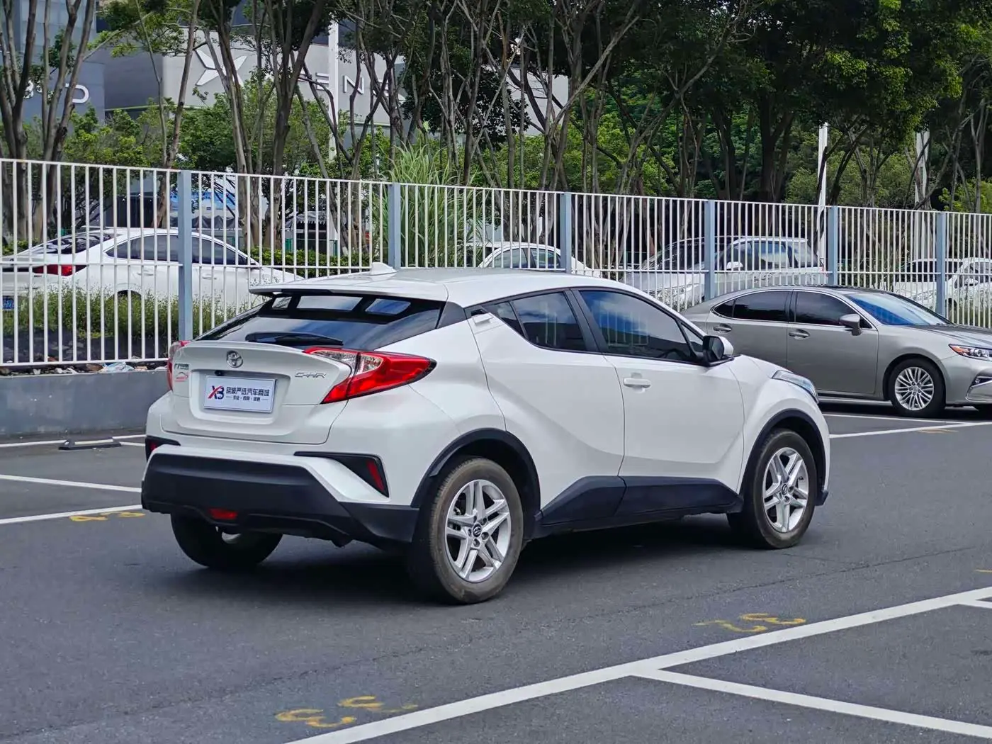 Toyota C-HR 2021 — Photo 5/17
