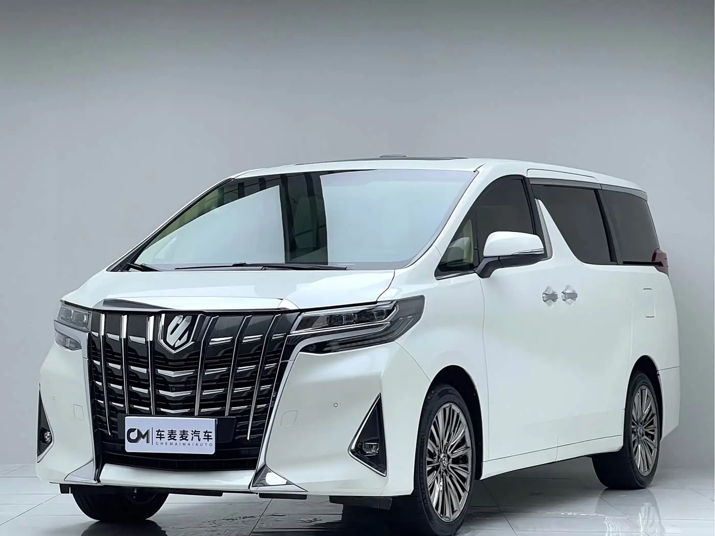 Toyota Alphard 2018 — Фото 1/11