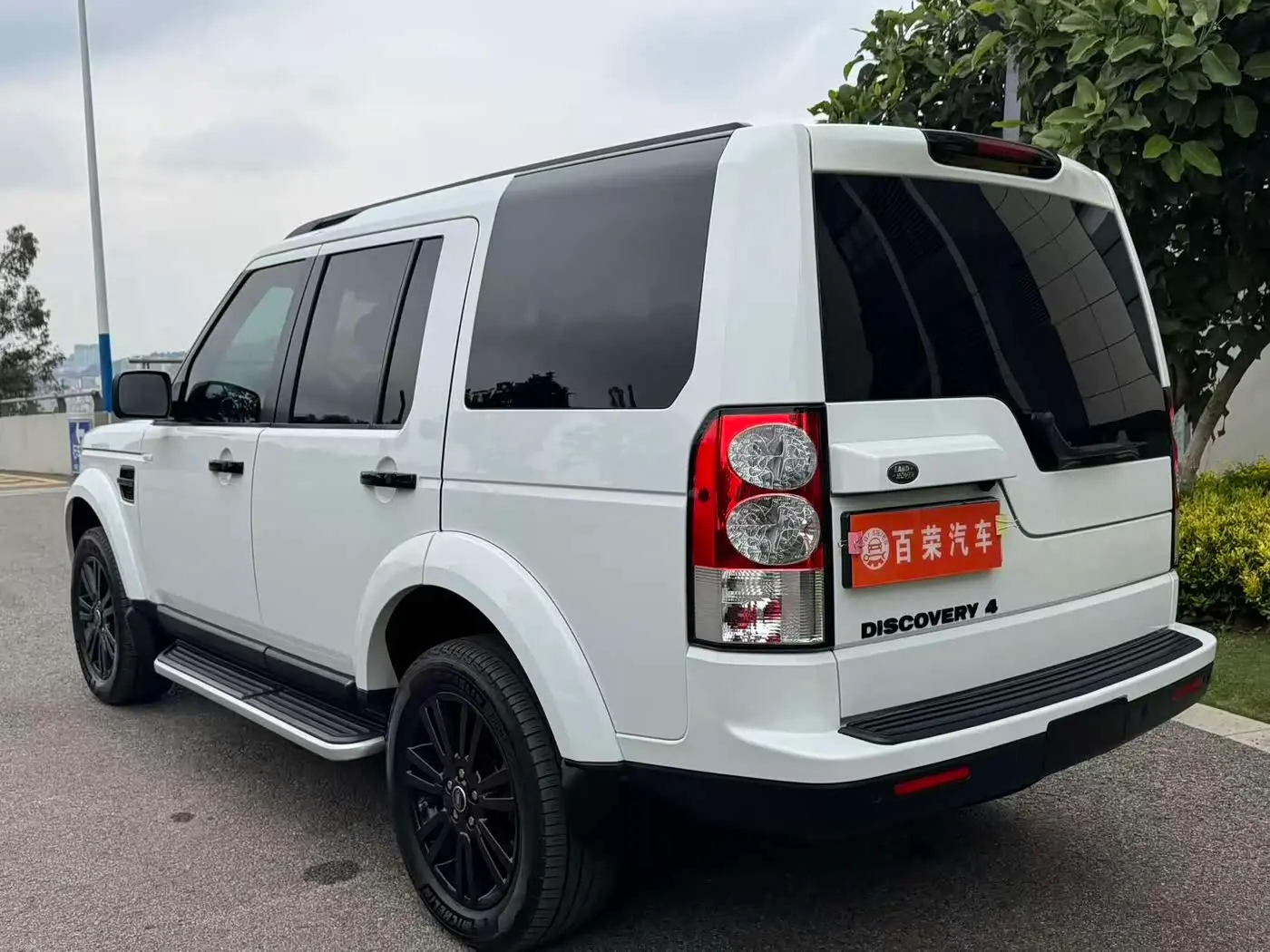 Land Rover Discovery 2015 — Şəkil 8/13