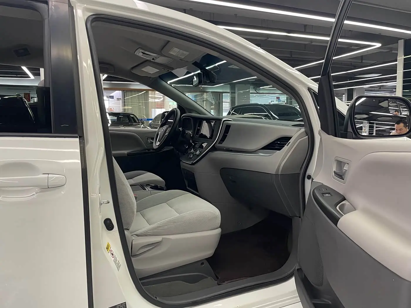 Toyota Sienna 2016 — Photo 9/20