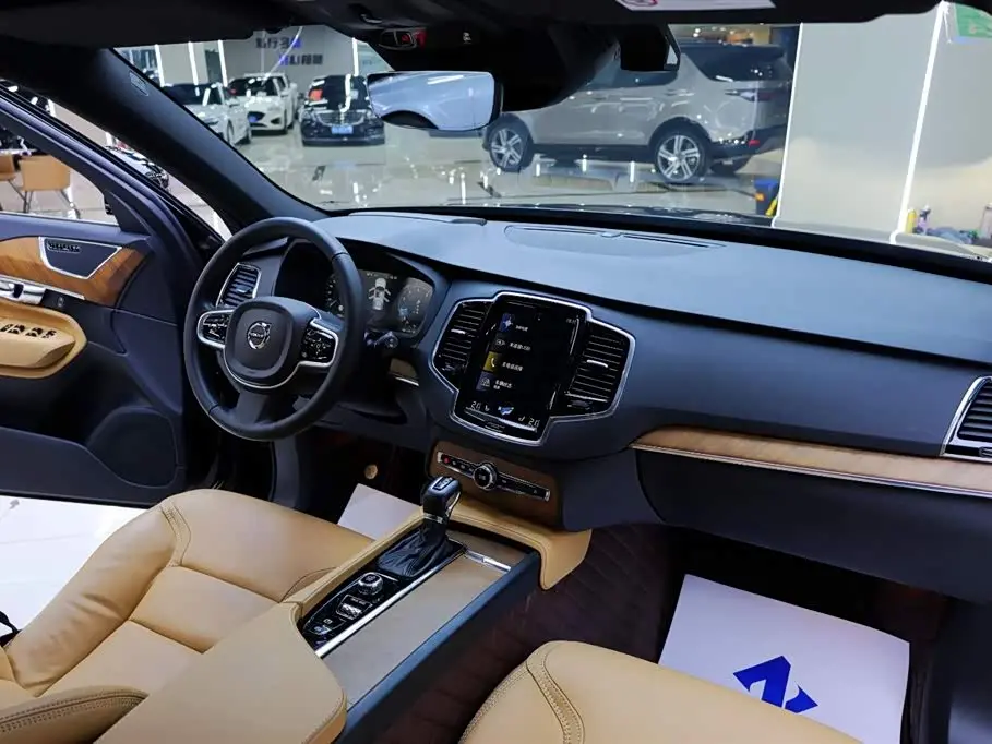 Volvo XC90 2018 — Photo 19/20