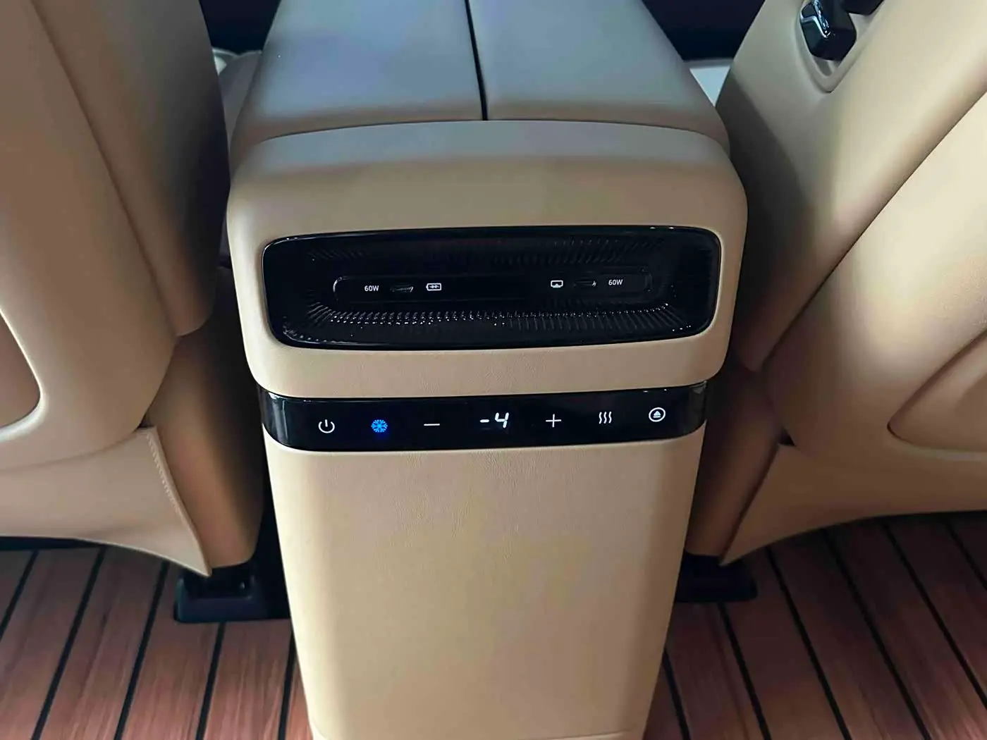 Voyah Auto Voyah Dreamer 2025 — Photo 15/20