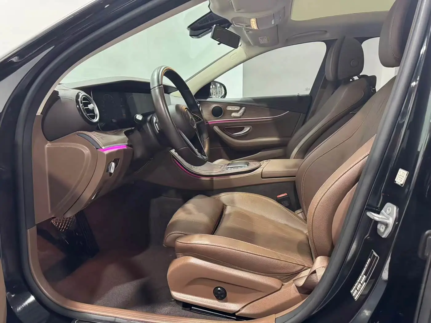 Mercedes-Benz E-Class 2023 — Photo 5/9