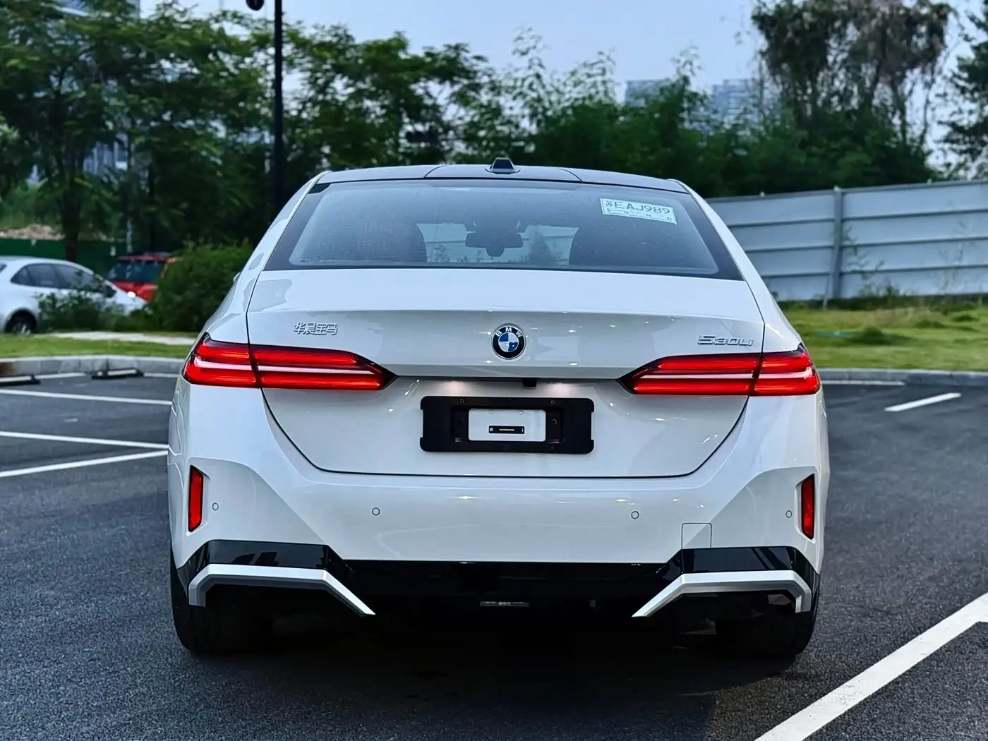 BMW 5 Series 2025 — Фото 9/20
