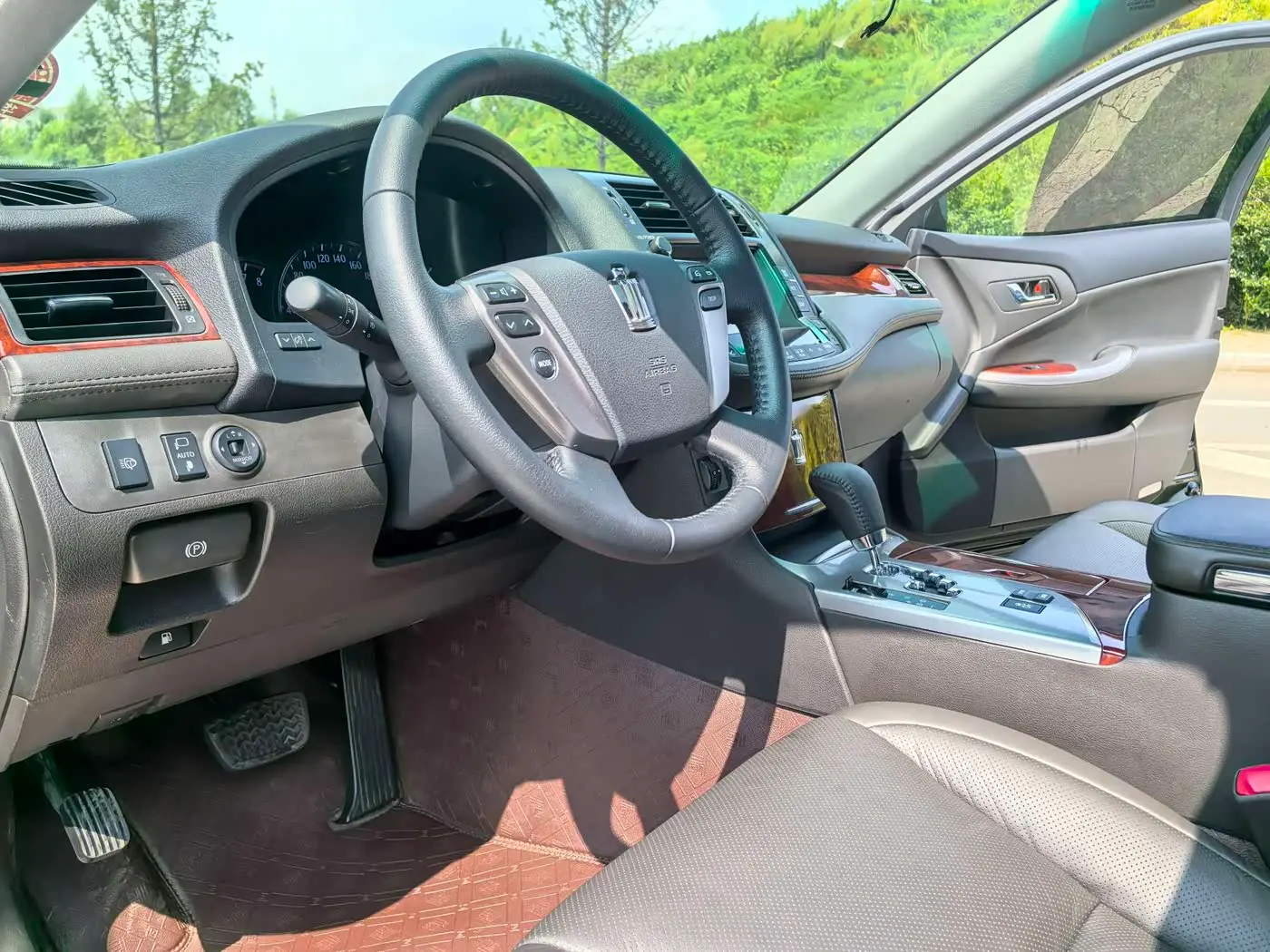 Toyota Crown 2014 — Photo 9/20