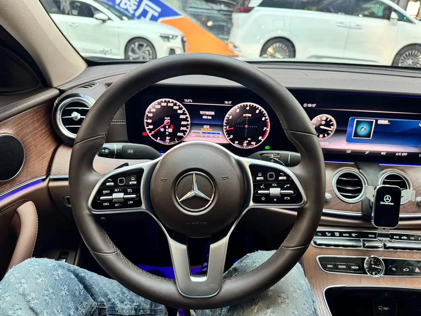 Mercedes-Benz E-Class 2020 — Photo 14/19