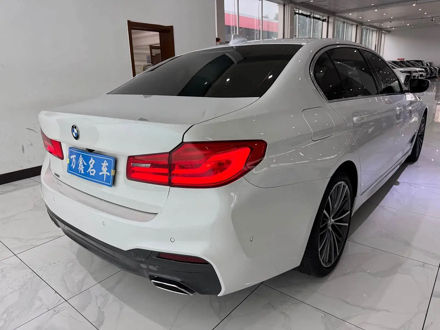 BMW 5 Series 2020 — ფოტო 18/19