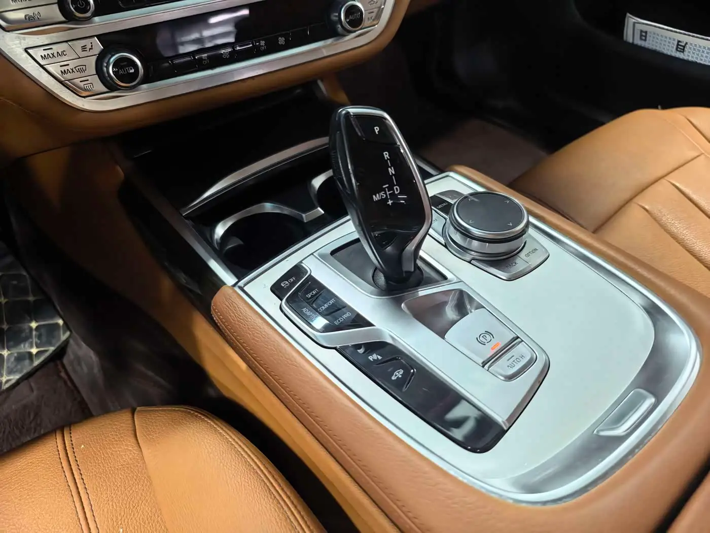 BMW 7 Series 2017 — Фото 6/10