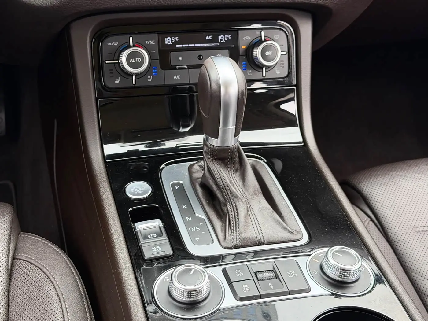 Volkswagen Touareg 2017 — Photo 14/20