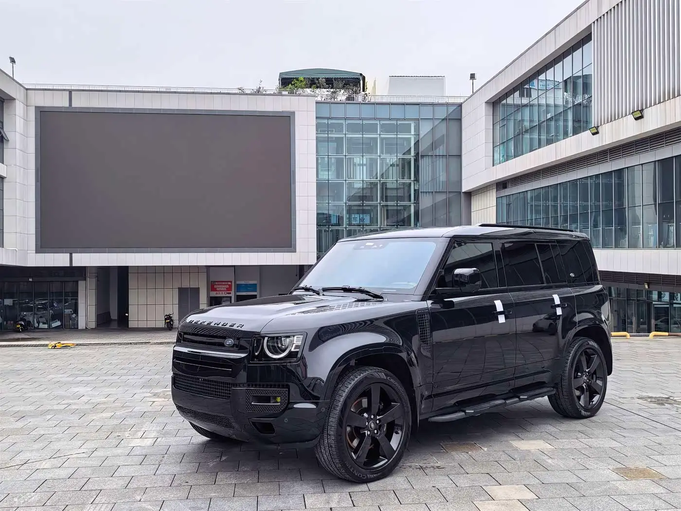 Land Rover Defender, 2025