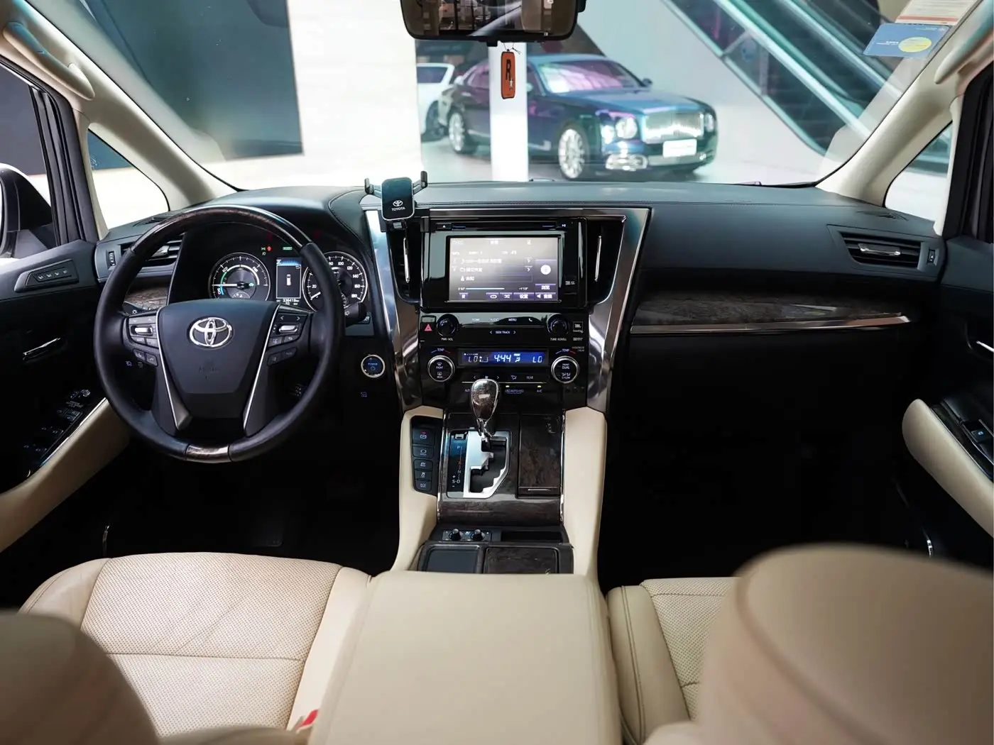 Toyota Alphard 2019 — Фото 5/14