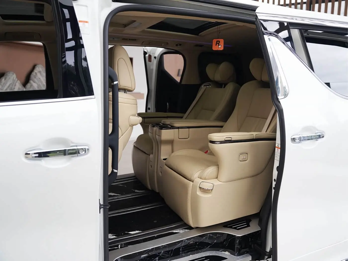 Toyota Alphard 2019 — Фото 11/14