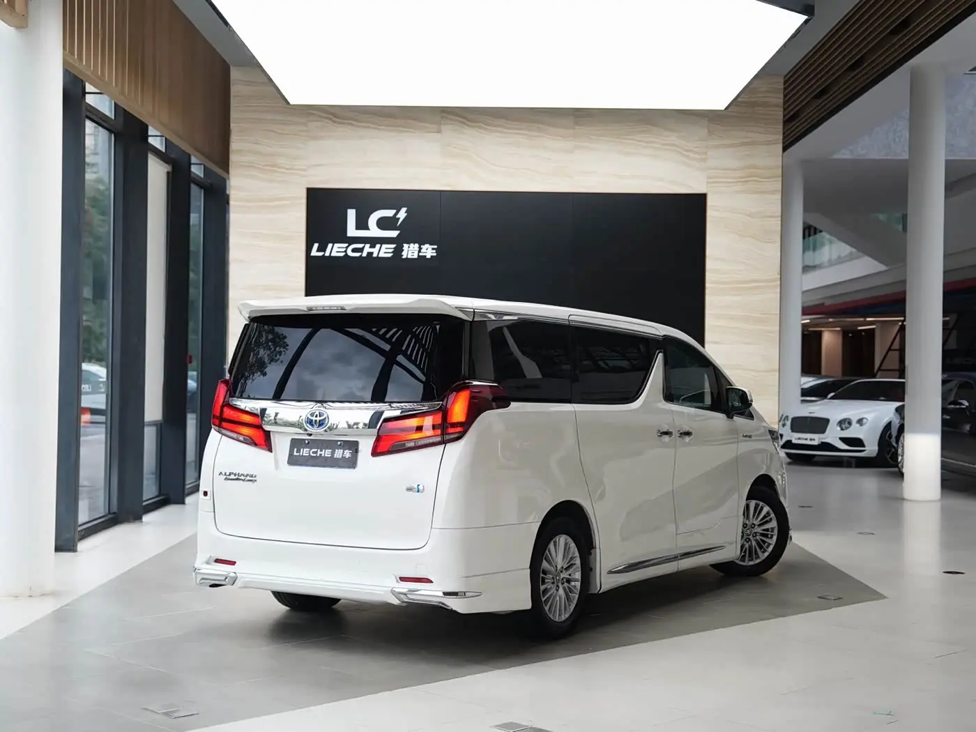 Toyota Alphard 2019 — Фото 14/14
