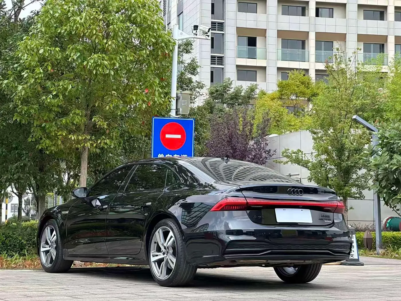 Audi A7L 2022 — Photo 7/20