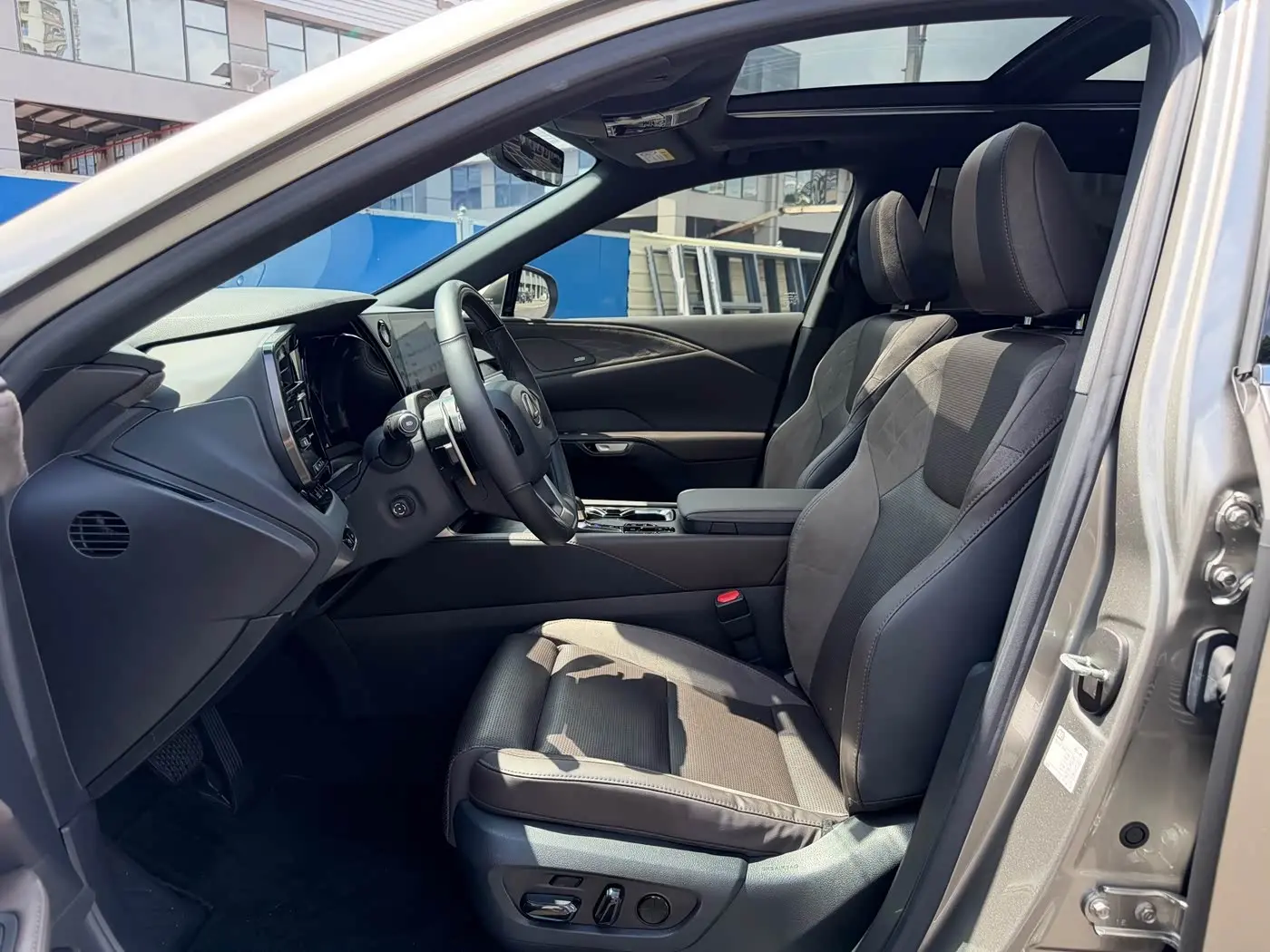 Lexus RX New Energy 2023 — Photo 4/14