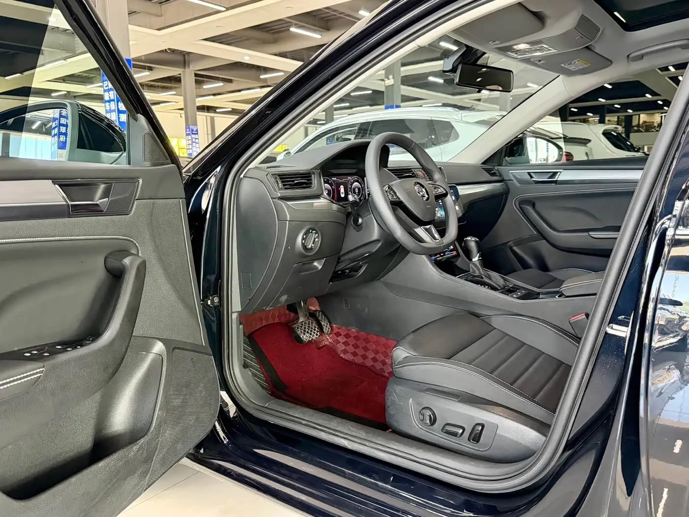 Škoda Superb 2023 — Photo 4/15