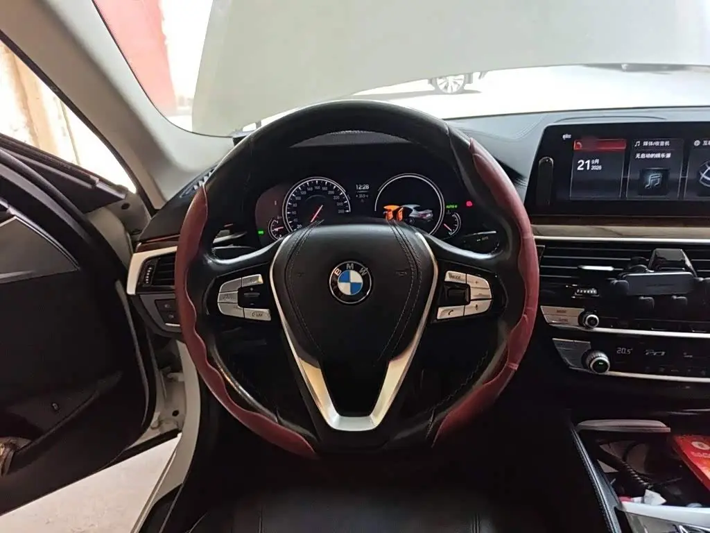 BMW 5 Series 2018 — Фото 2/19