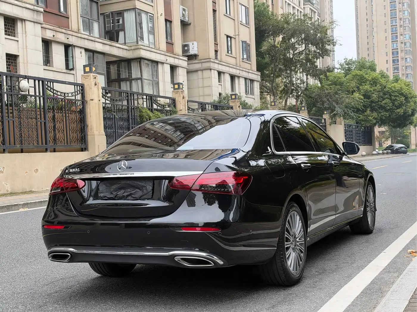 Mercedes-Benz E-Class 2023 — Фото 6/16