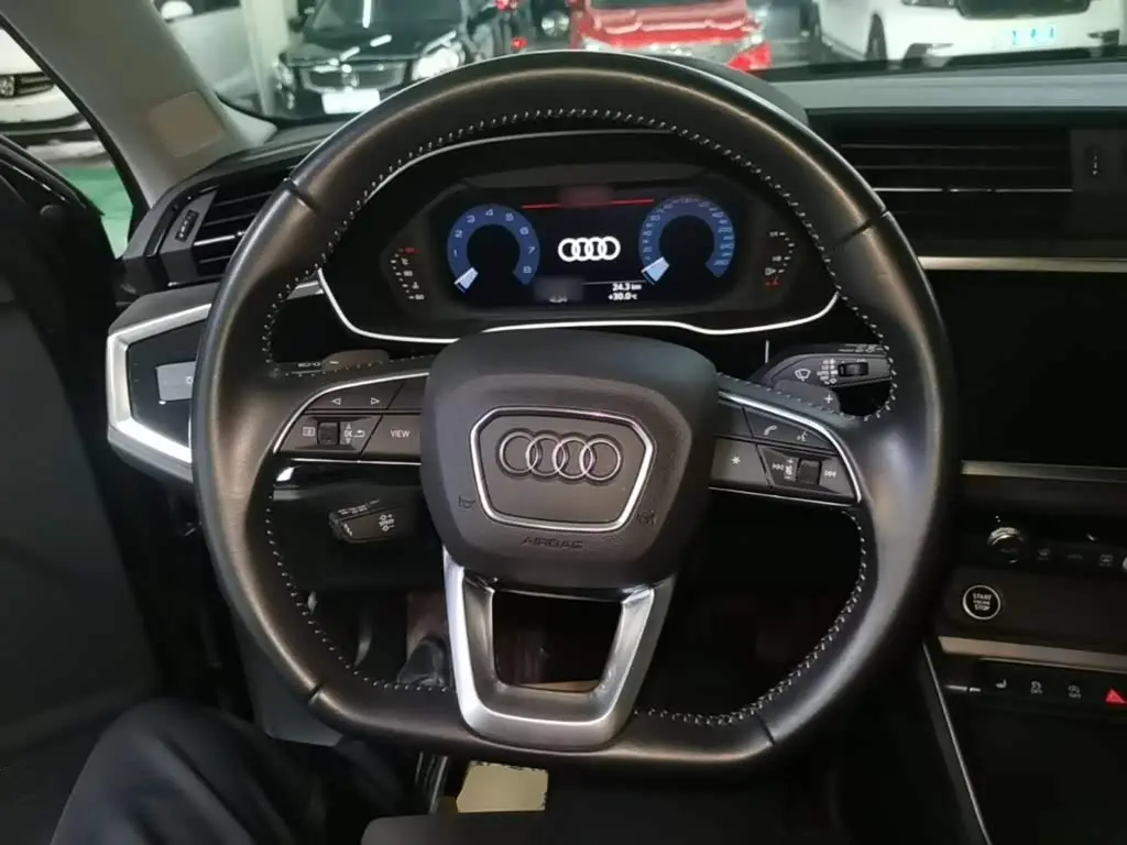 Audi Q3 2021 — Photo 11/20