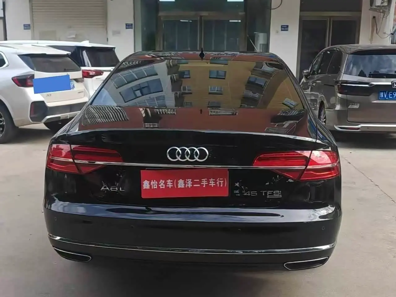 Audi A8 2017 — Photo 2/5
