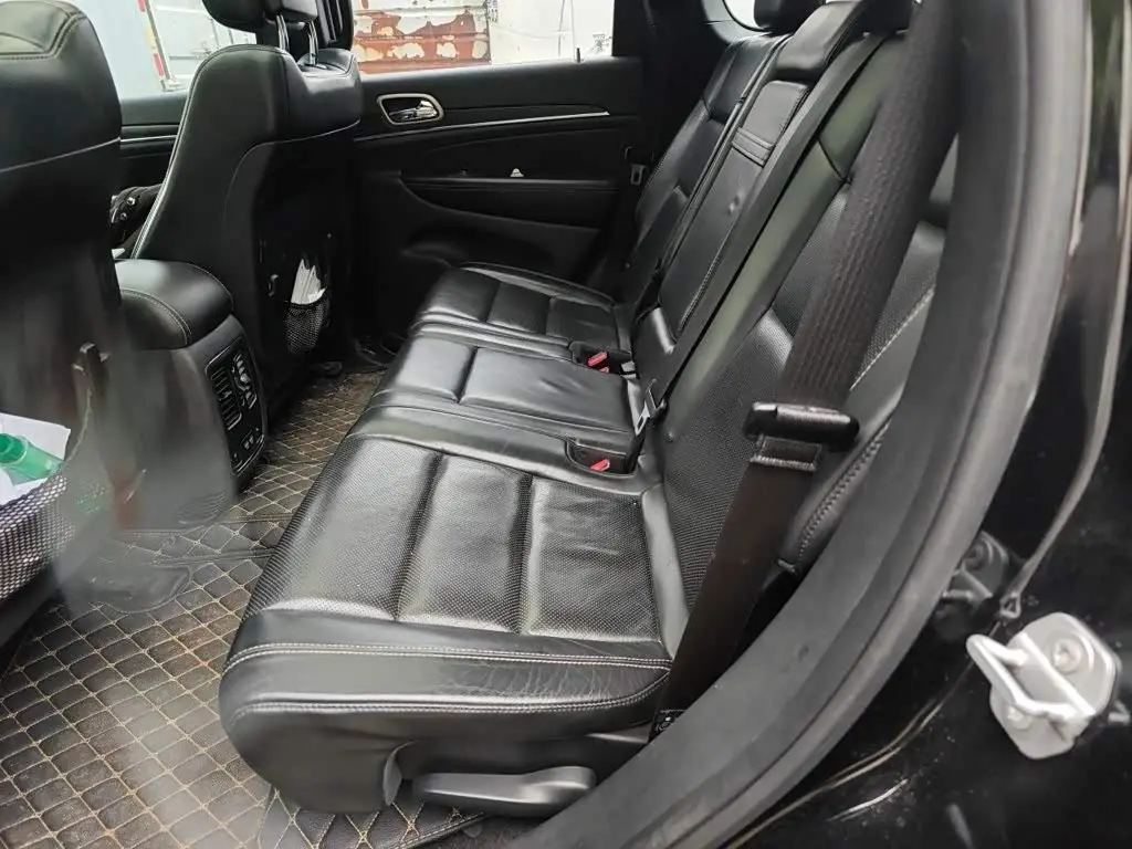 Jeep Grand Cherokee 2019 — Photo 15/20