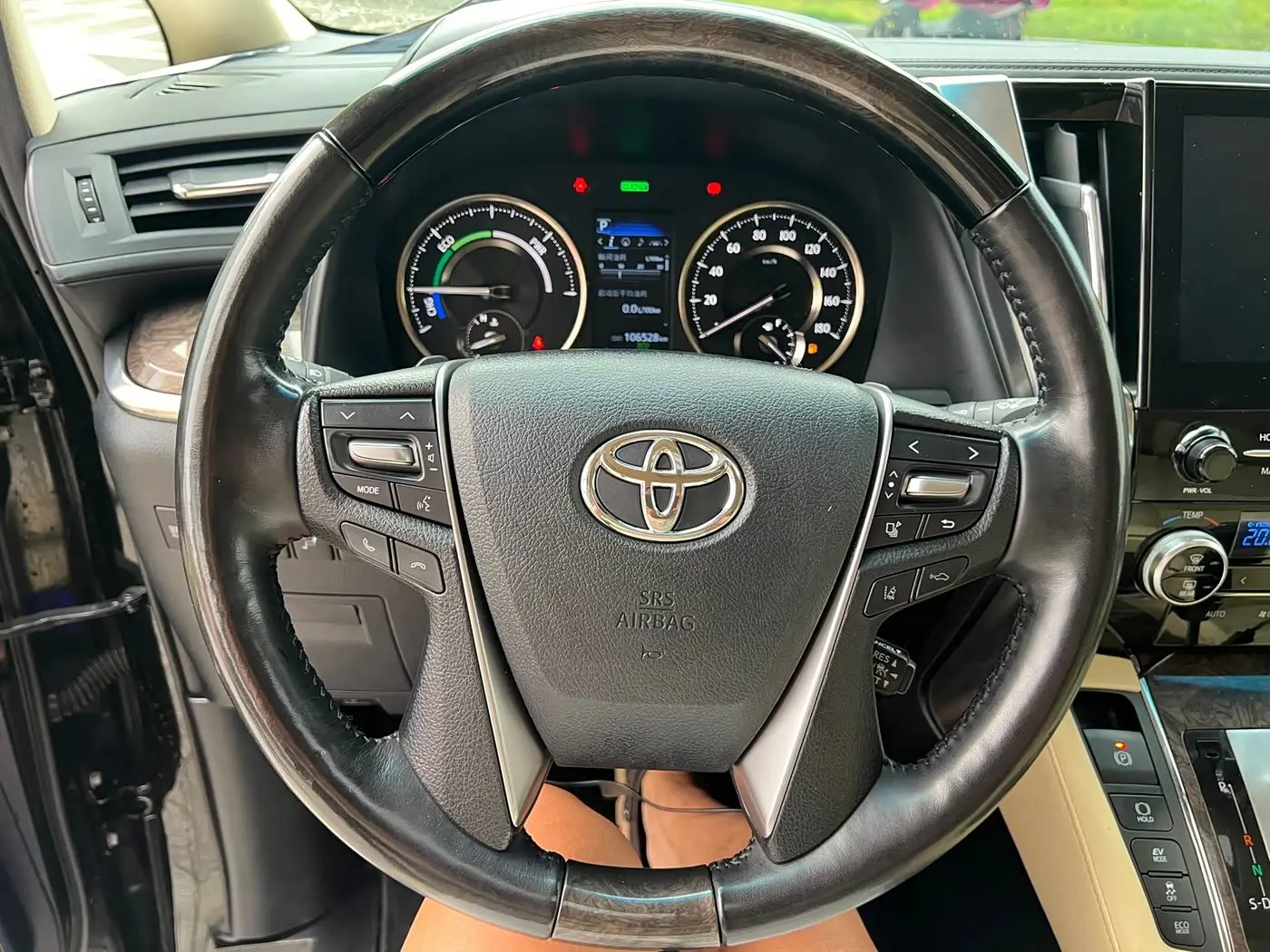 Toyota Alphard 2023 — Photo 8/12