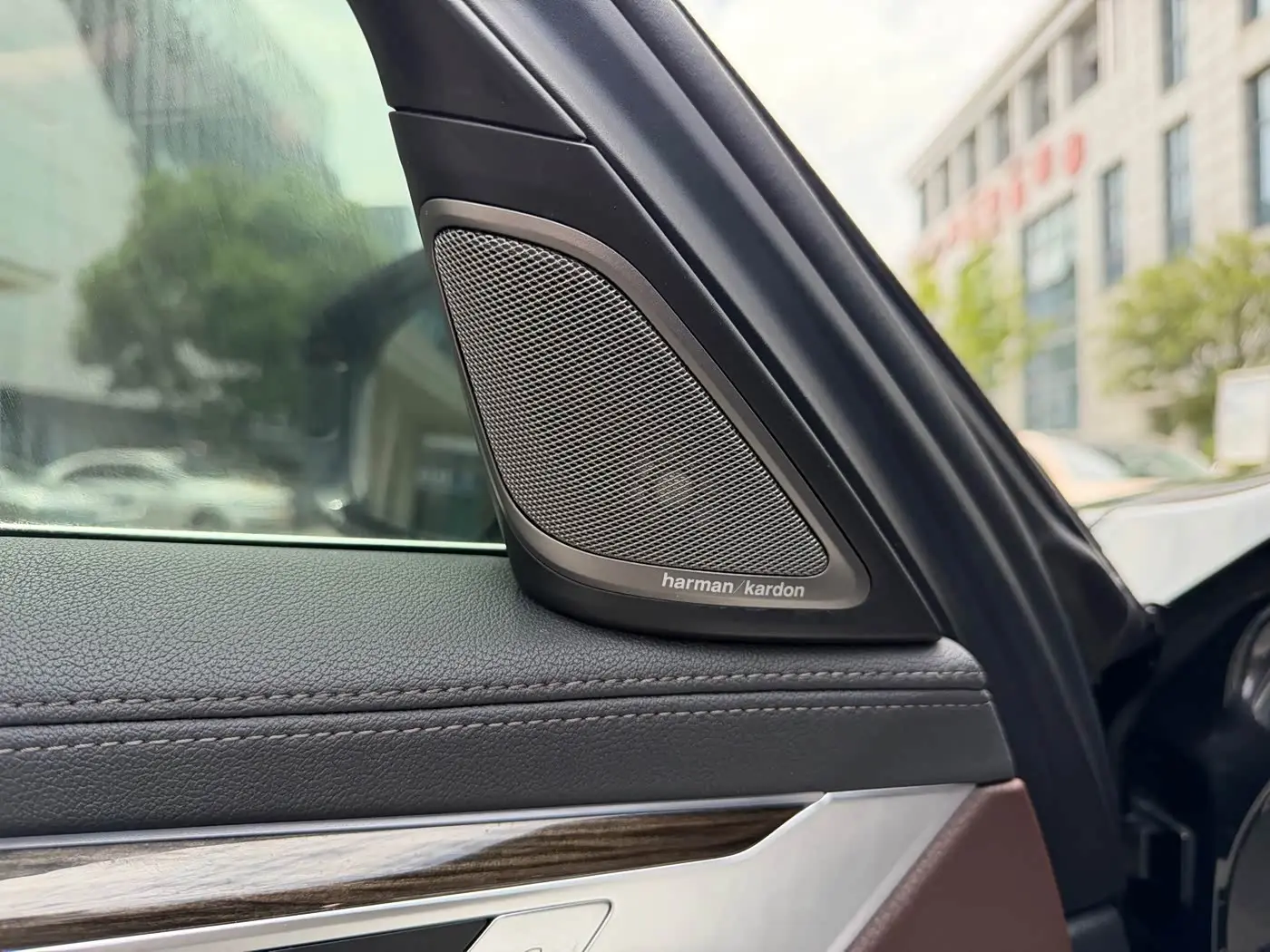BMW 7 Series 2018 — Photo 6/16